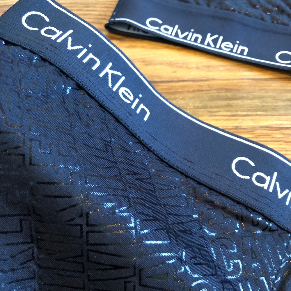 NWT Calvin Klein Bralette and Boyshiort Set - SZ S